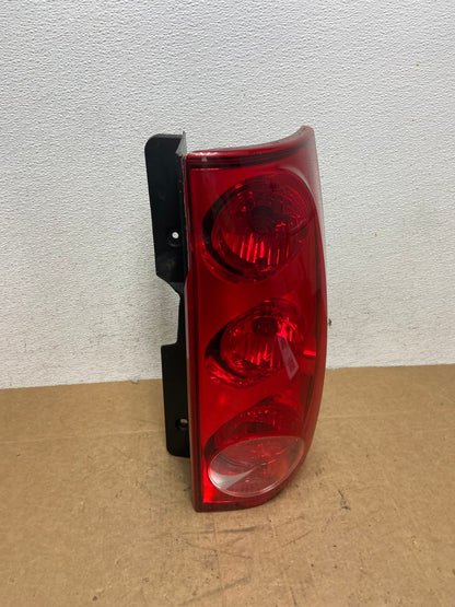 2007 to 2011 GMC Yukon Right Passenger RH Side Tail Light AD6353 LK2