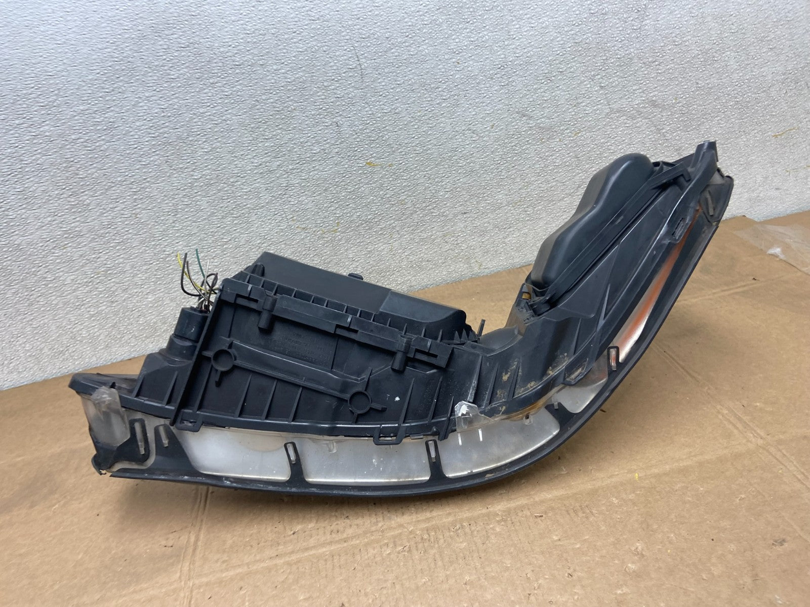 2005 to 2011 Lincoln Town Car Right Passenger Rh Side Headlight OEM Y5630 DW8
