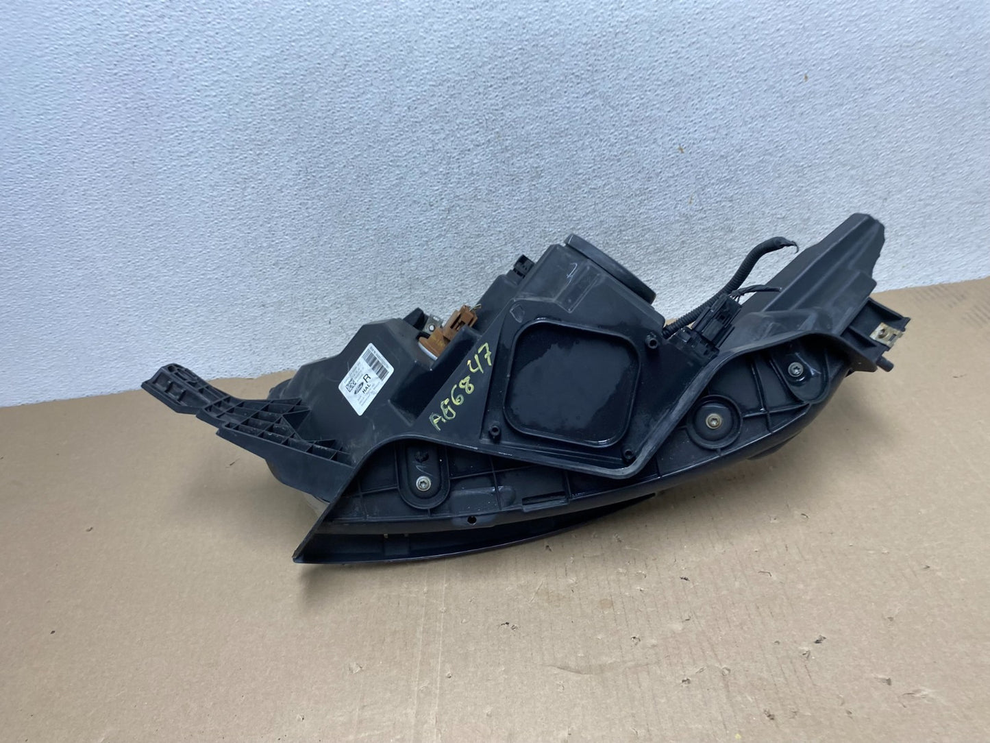 2013 to 2019 Ford Taurus Right Passenger RH Side Headlight Halogen AG6847 DW8