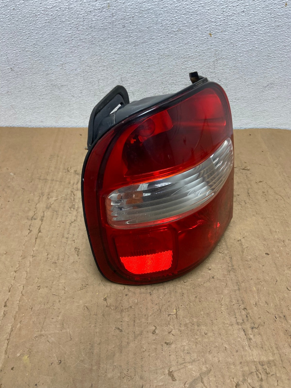 1998 to 2002 Kia Sportage Left Driver LH Side Tail Light AD0448 LK2
