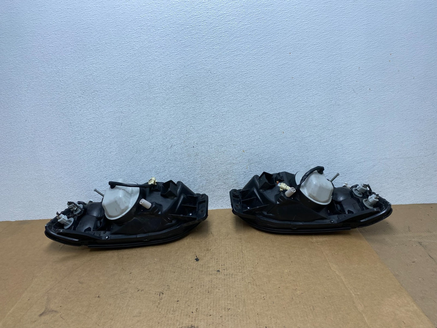 2001 to 2004 Subaru Legacy Outback Left+Right Headlights DEPO AE4825 DW9