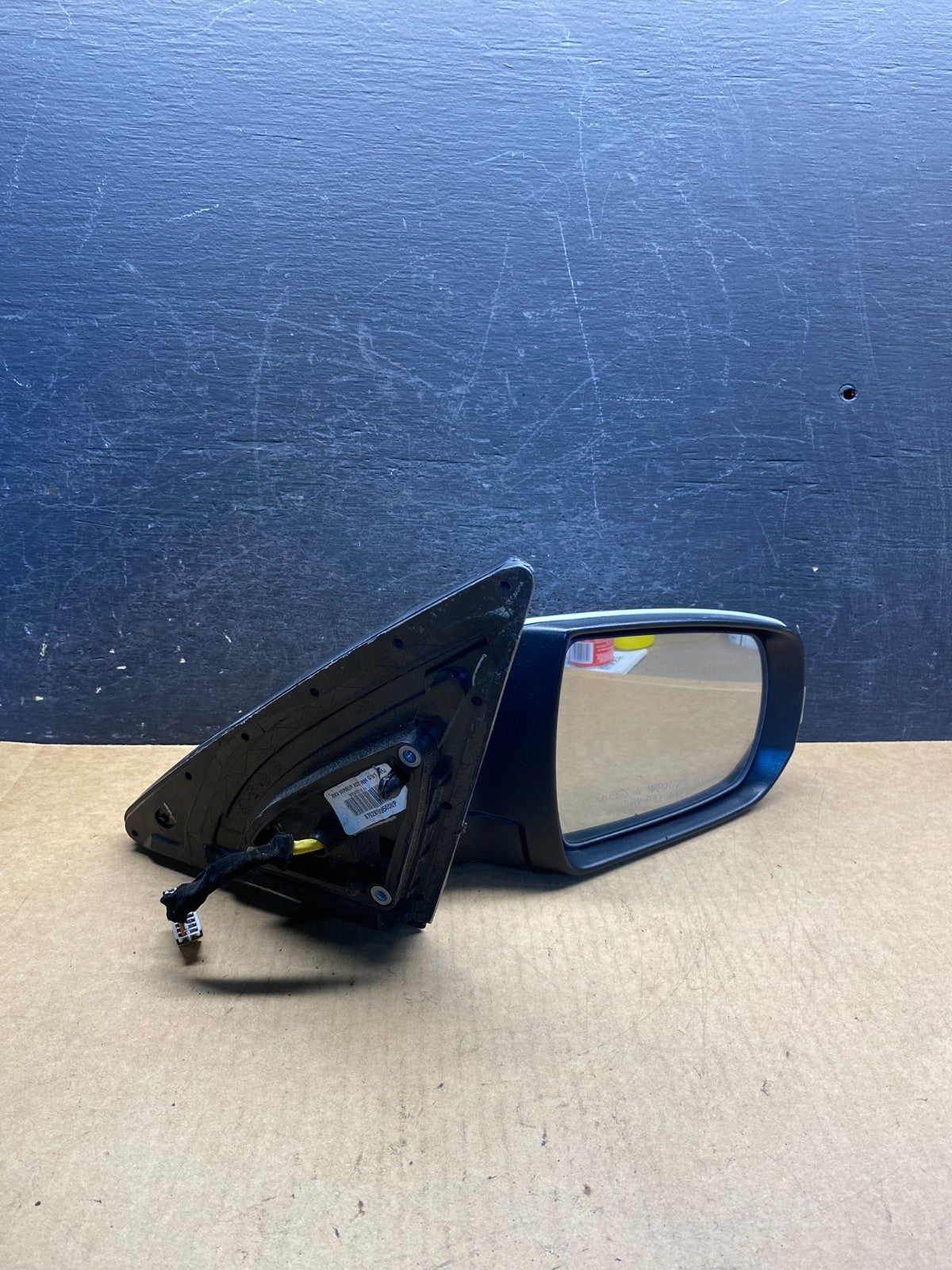 2011 to 2015 Kia Sorento Right Passenger Door Mirror Turn Signal AH7137 DW10