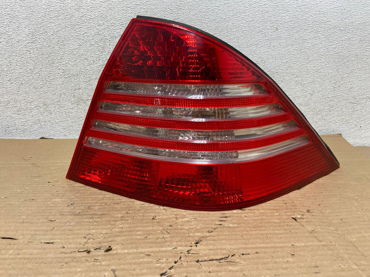 2003 to 2006 Mercedes-Benz S-Class Tail Light Right Passenger Side AG9067 LK0