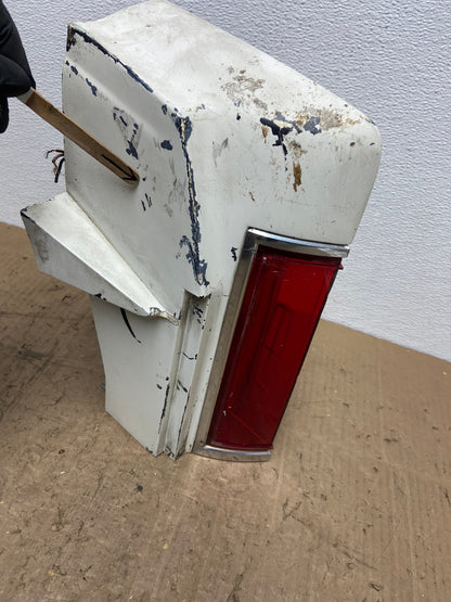 1980-1984 Lincoln Town Car Right Passenger Side Tail Light AC0063 LK4