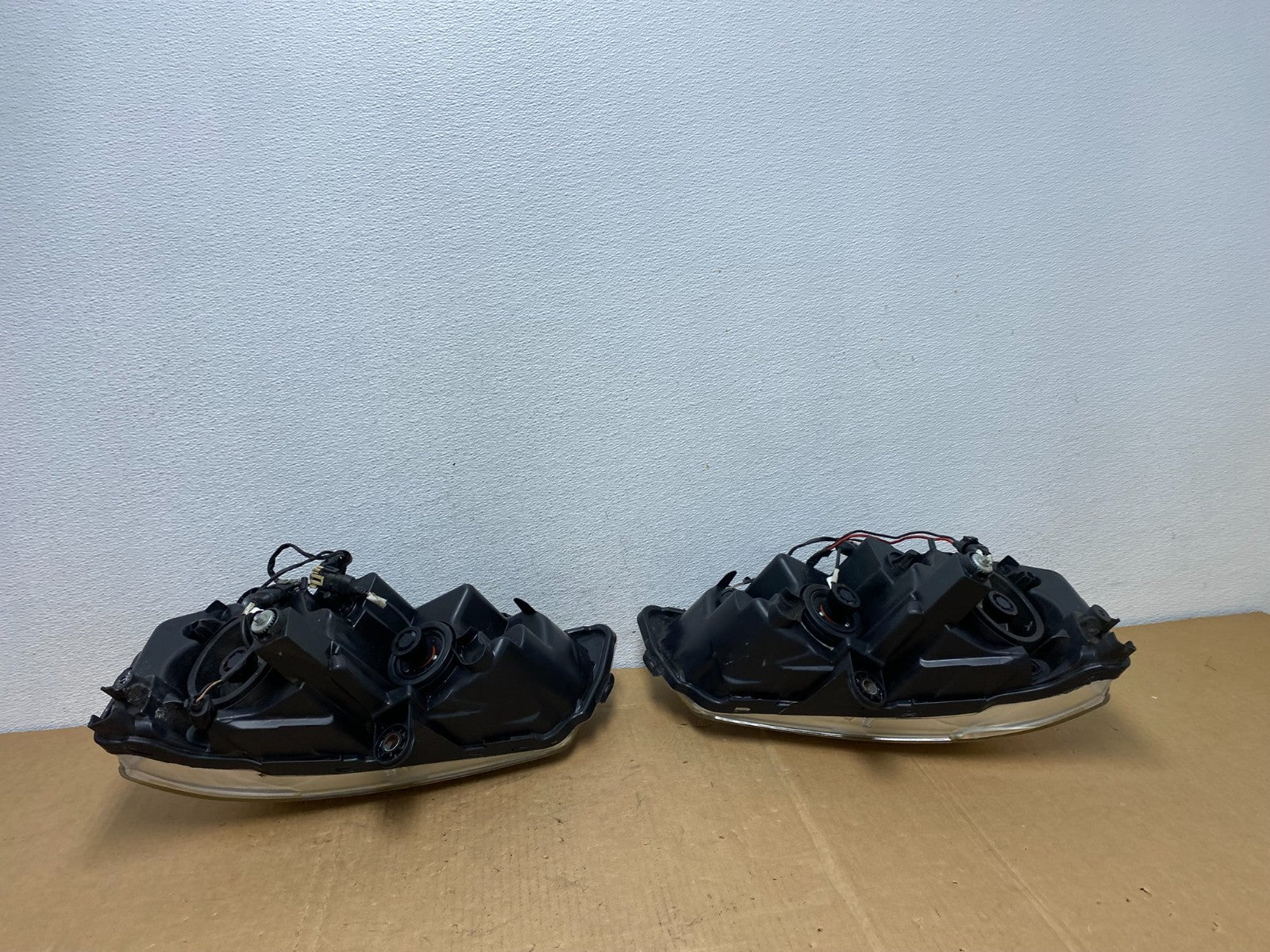 2008 to 2016 Chrysler Town and Country Left+Right Side Headlights AC8566 DW5