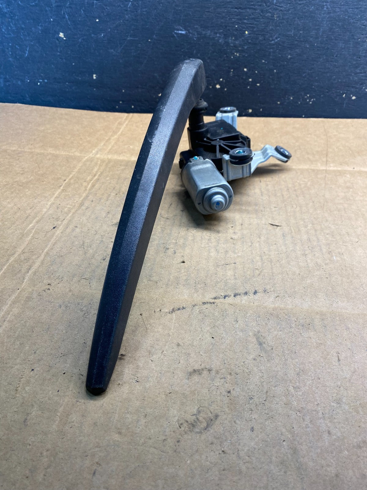 2010 to 2016 Cadillac SRX Rear Windshield Washer Wiper Motor AB3730 DG2
