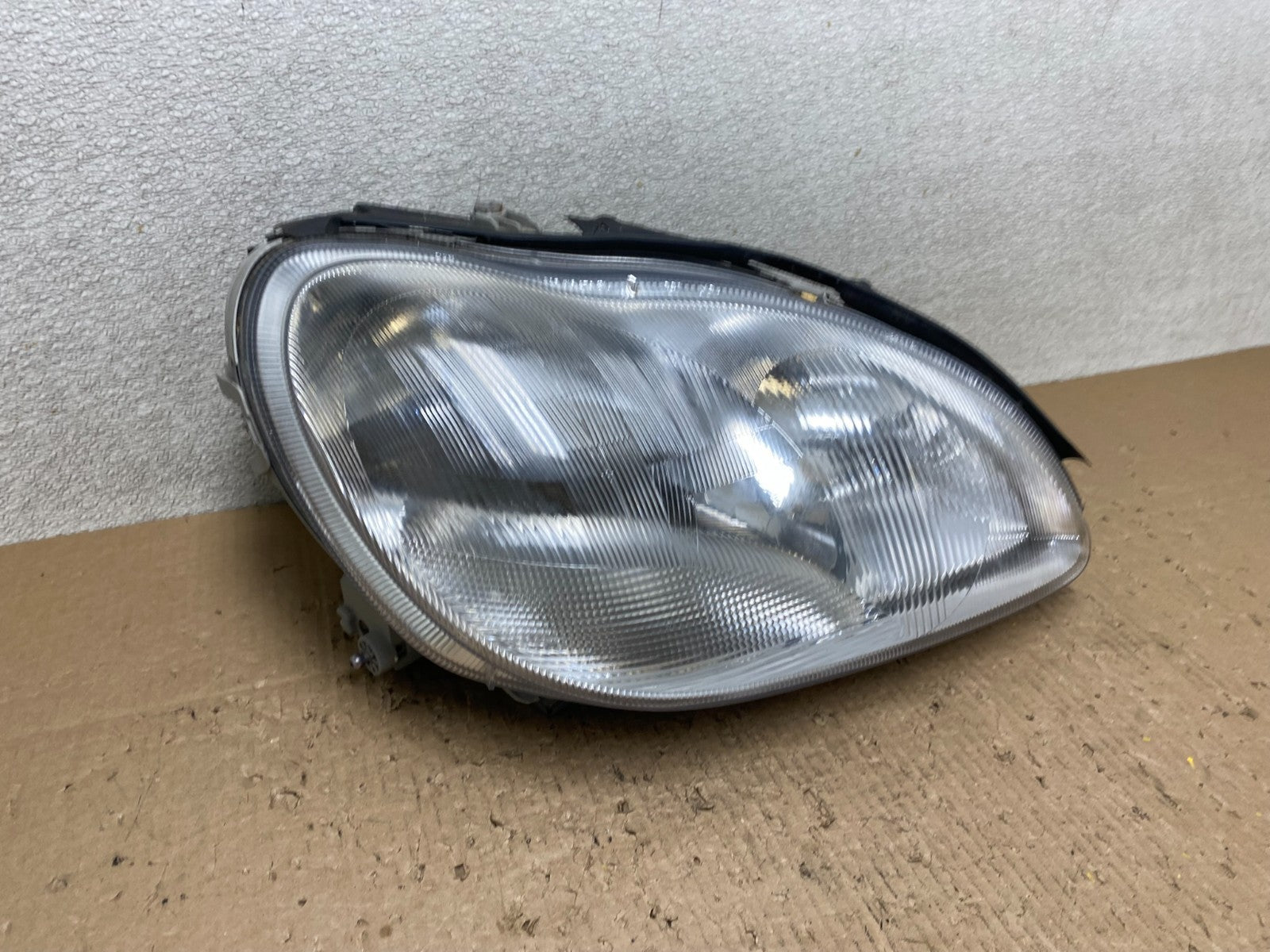 Xenon HID 2000 to 2002 Mercedes S-Class Right Passenger Headlight T7977 DW2