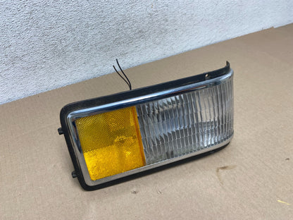 1989 to 1993 Cadillac Deville Front Right Passenger RH Turn Signal AG5820 DG2