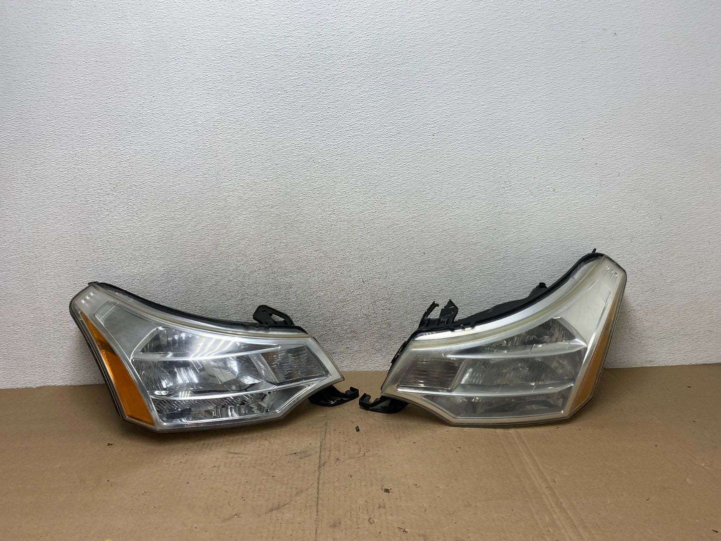 2008 2009 2010 2011 Ford Focus Left+Right Headlights Halogen AG4655 DW0