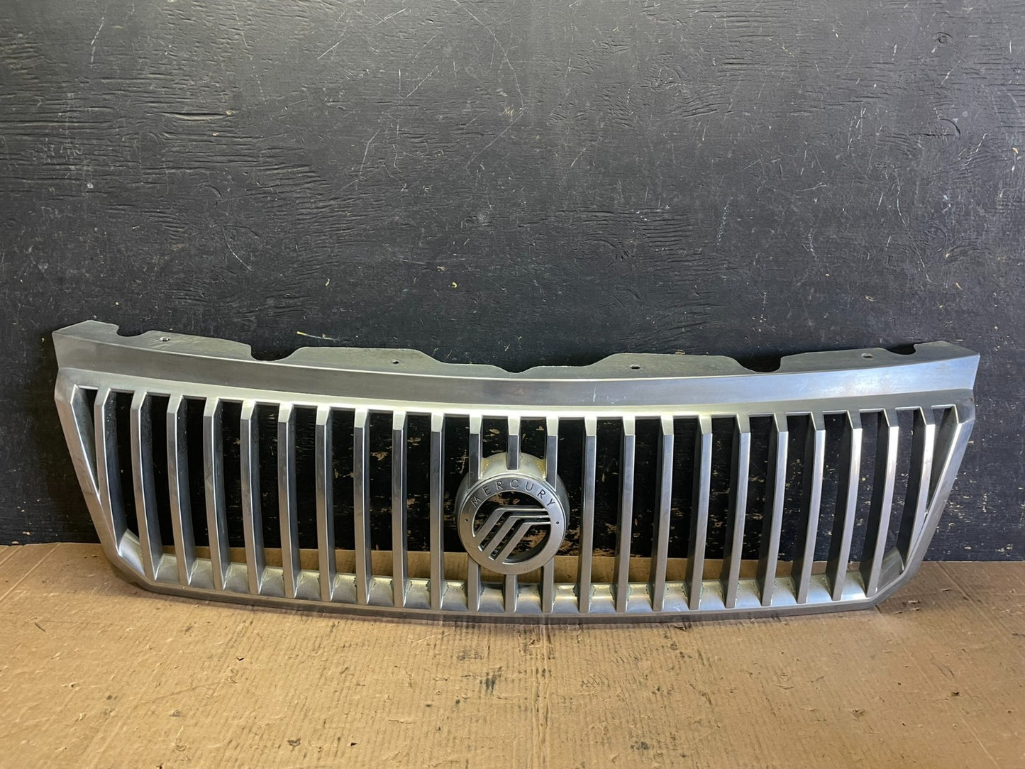 2002 to 2005 Mercury Mountaineer Front Upper Grill Grille Oem z8135 DG0