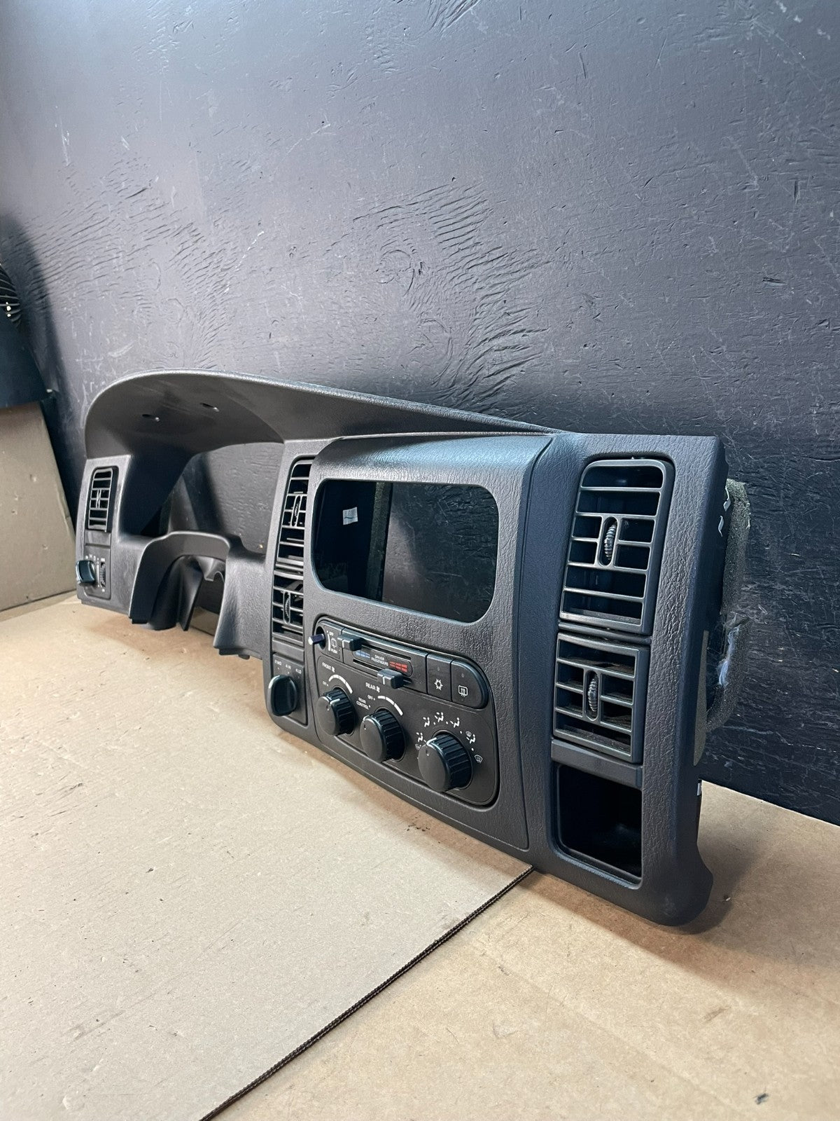 2001 - 2004 Dodge Durango Speedometer Climate Control Bezel Trim AE3340 DG1