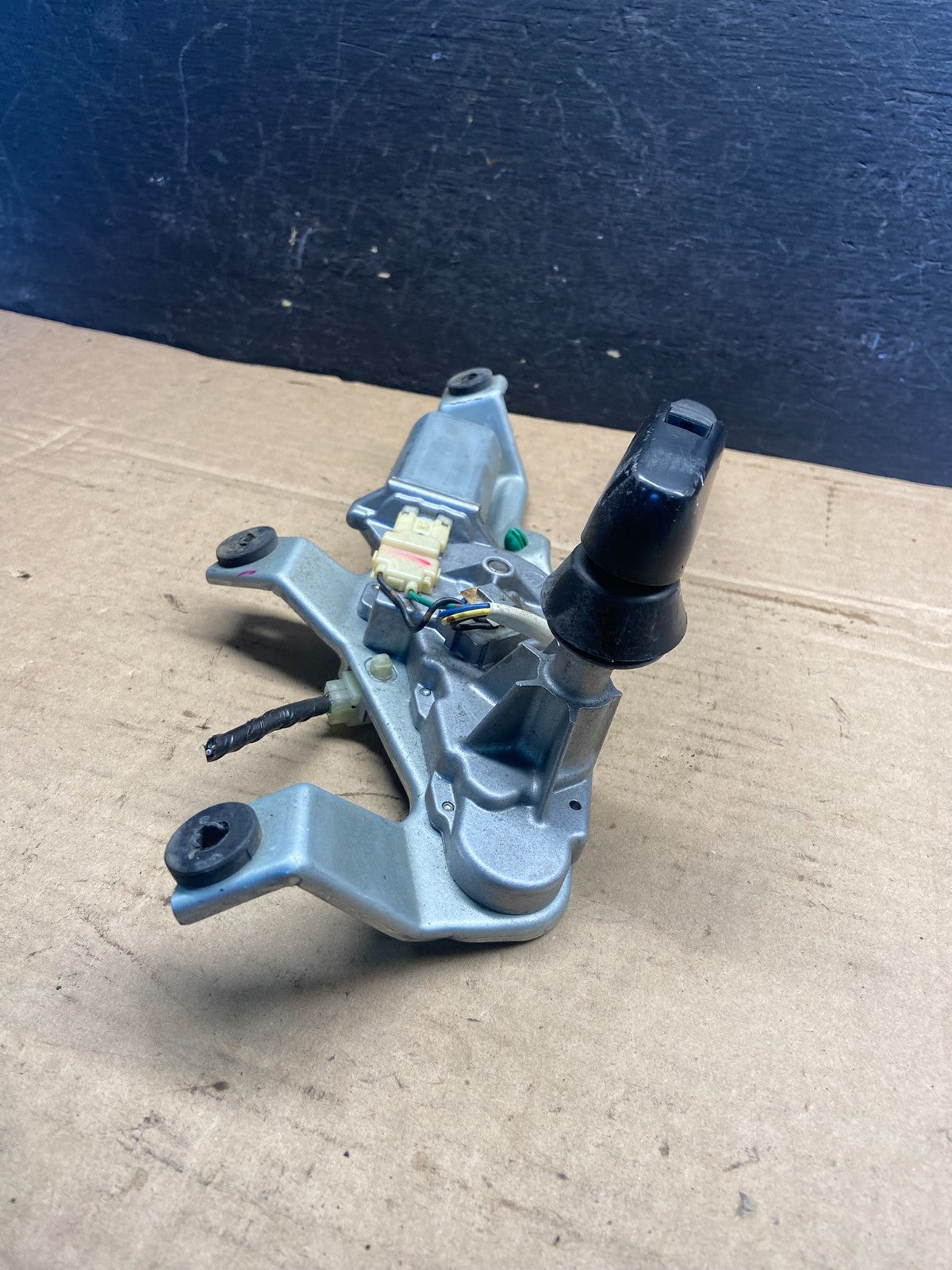 2005 to 2009 Subaru Legacy Outback Rear Windshield Wiper Motor AE25154
