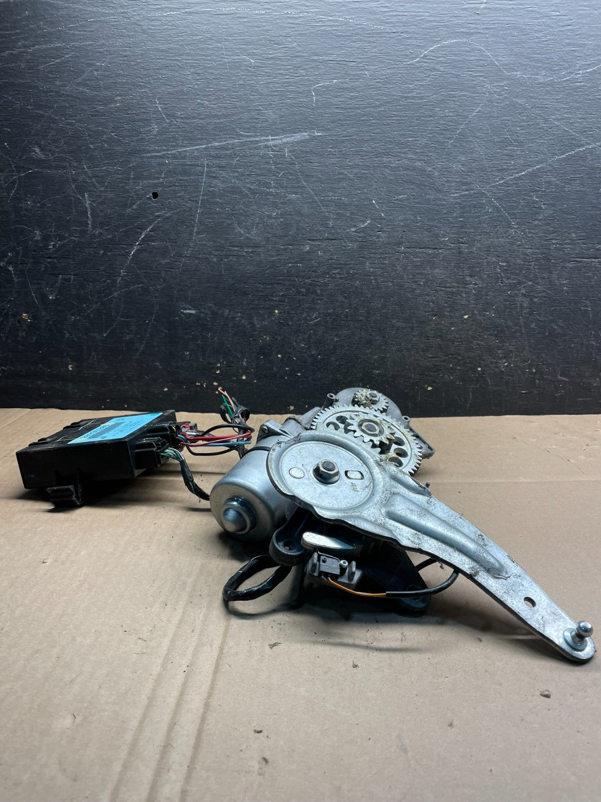 2009-2012 GMC Acadia Power Motor Liftgate Tailgate Control Module T7201 DG4