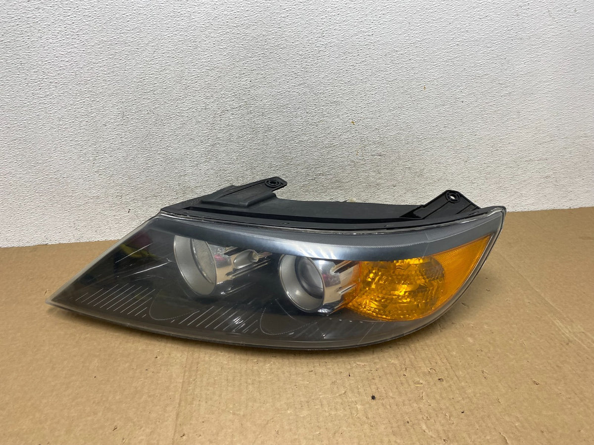 2011 to 2013 Kia Sorento Left Driver LH Side Headlight Halogen AF9623 DW0