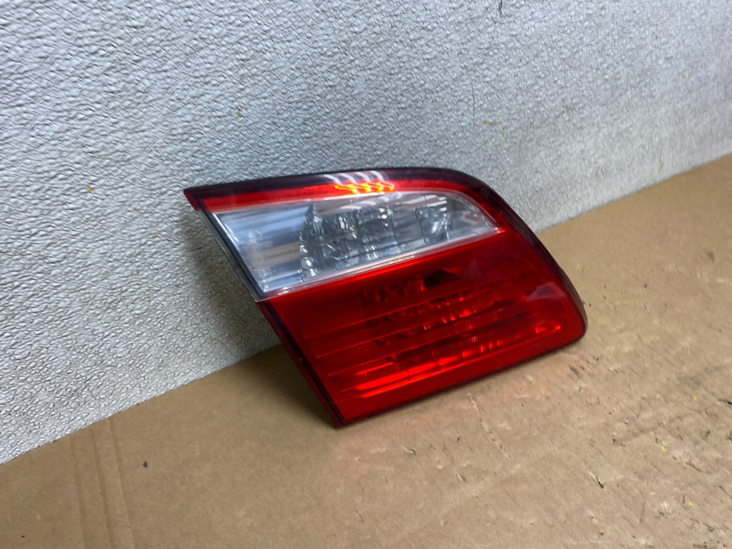 2000-2001 Infiniti i30 Left Driver Lh Side Tail Light Inner Oem V5196 DG2