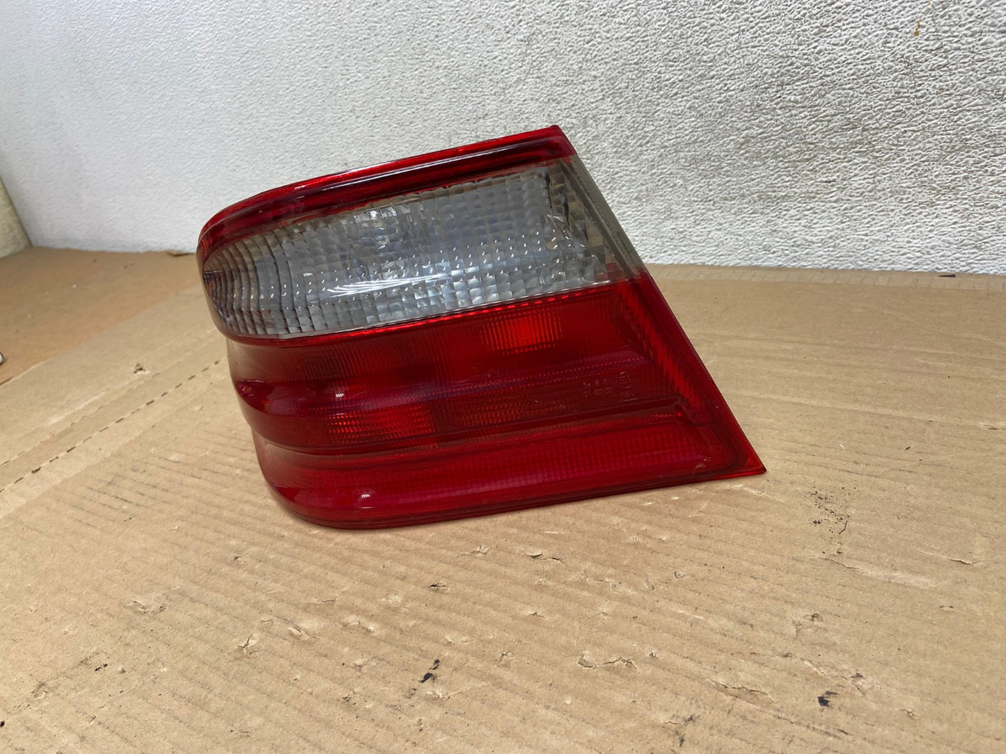 2000-2002 Mercedes-Benz E-Class E430 E320 Left Driver LH Tail Light AG8138 LK2