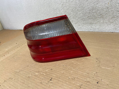 2000-2002 Mercedes-Benz E-Class E430 E320 Left Driver LH Tail Light AG8138 LK2