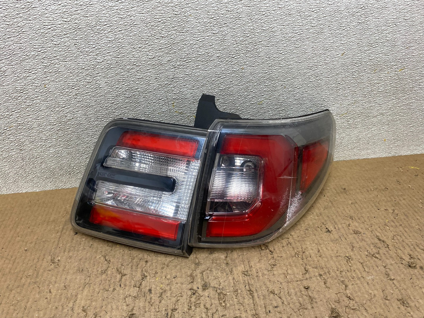 2013 to 2016 GMC Acadia Right Passenger RH Side Tail Light W8055 DW0