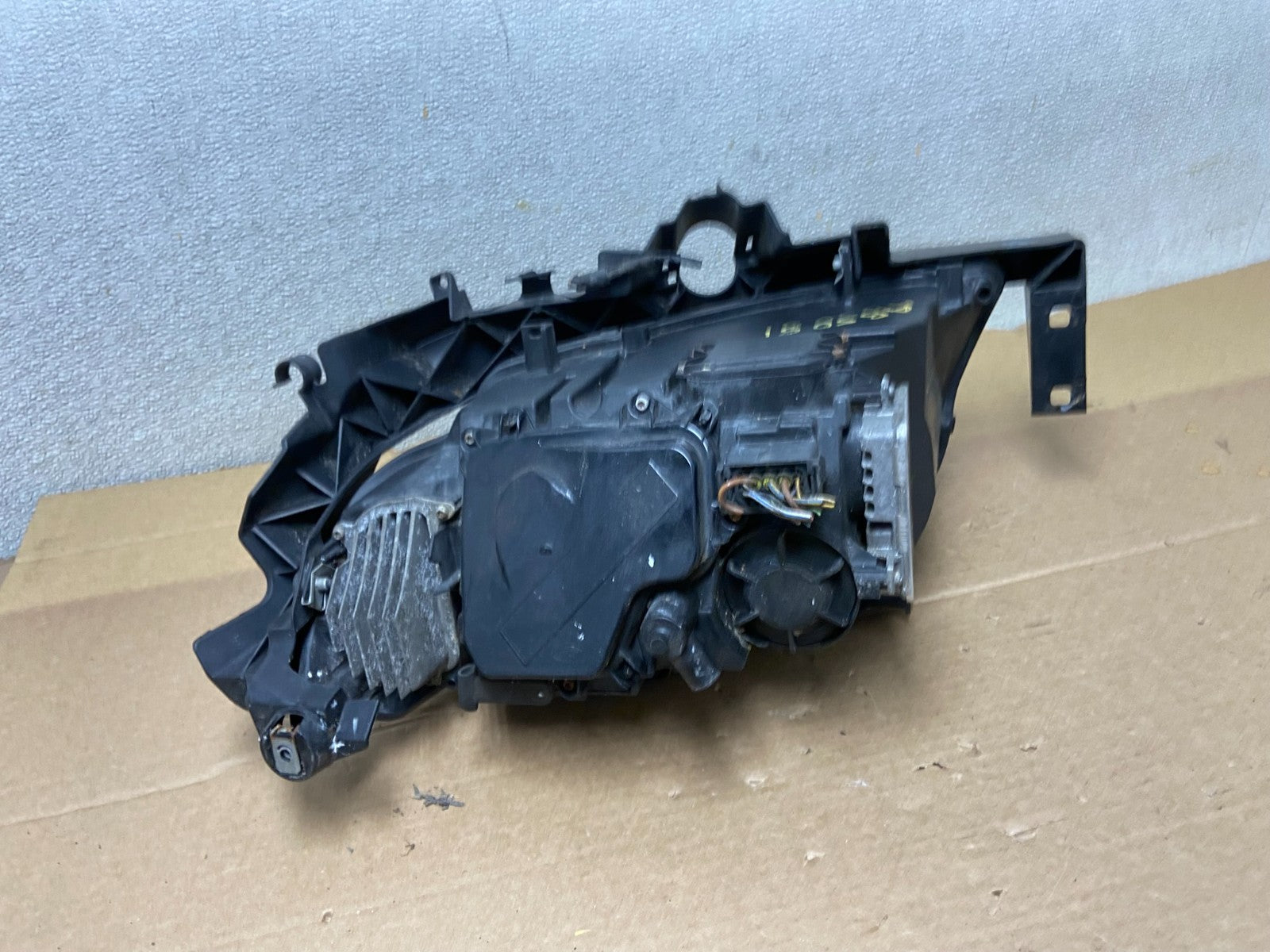 2009-2011 Bmw 3 Series 328i 4/D Sedan Right Passenger Headlight Xenon OEM AB50814