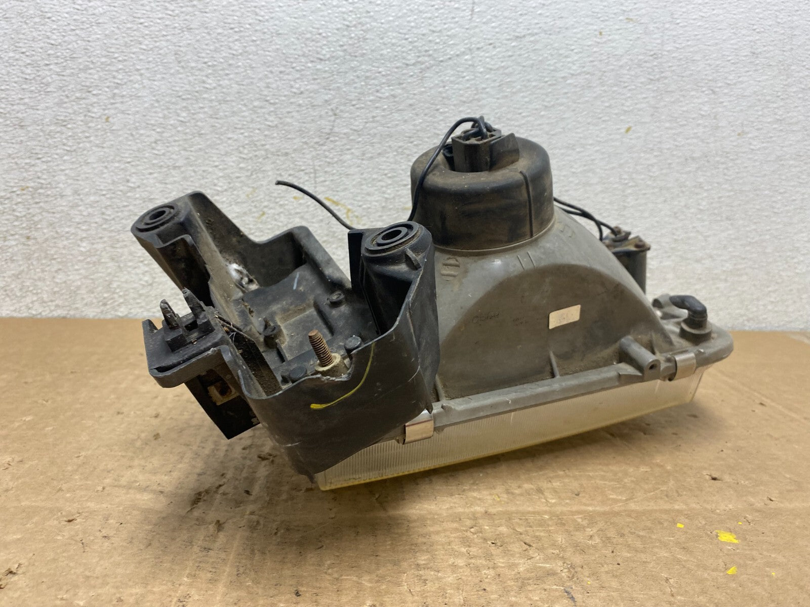 1996 to 1998 Mazda MPV Right Passenger RH Headlight OEM O5887 DW6