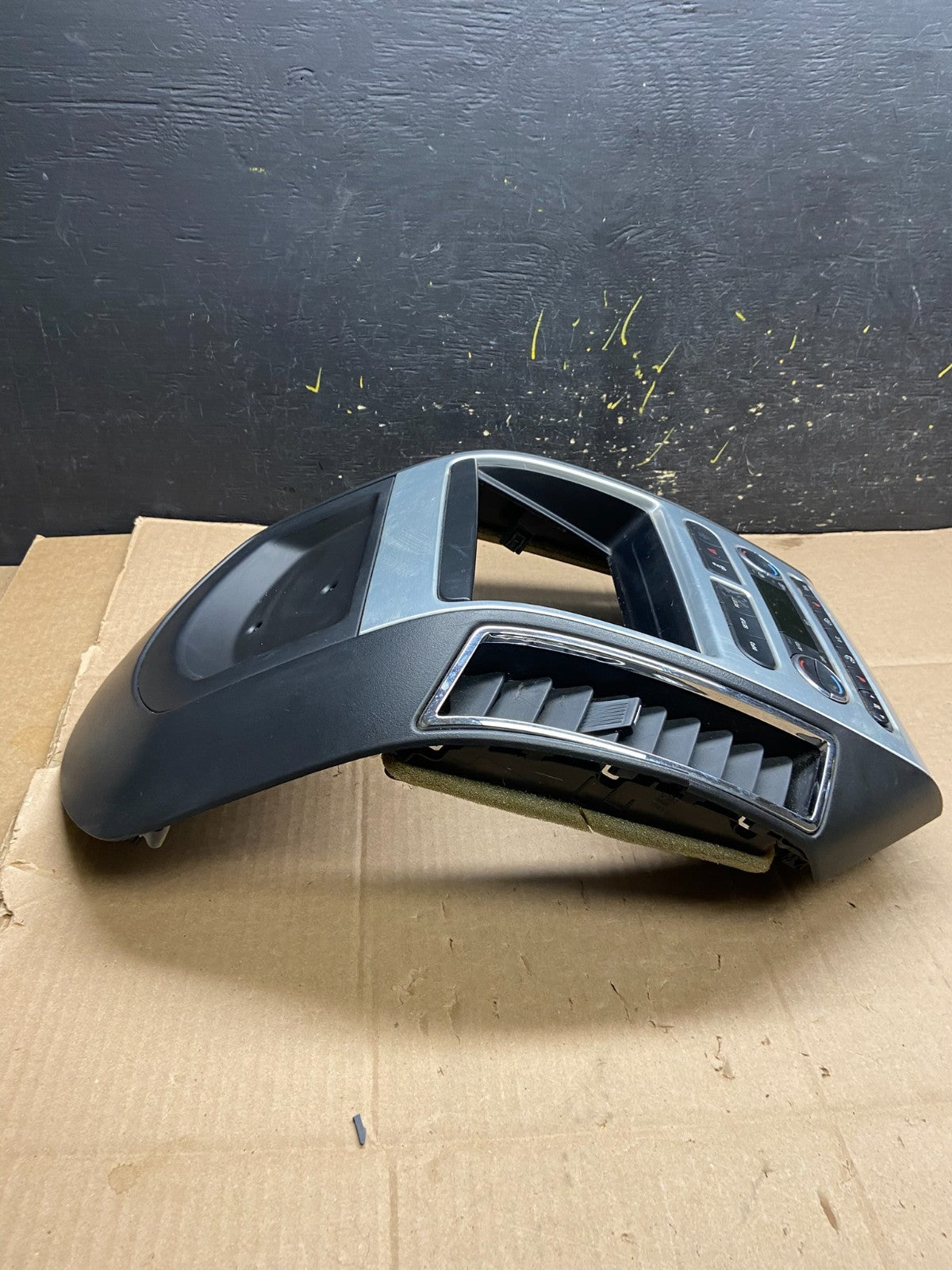 2007 - 2010 Ford Edge Heater Climate Control Radio Control Dash Bezel y2162 4DG2