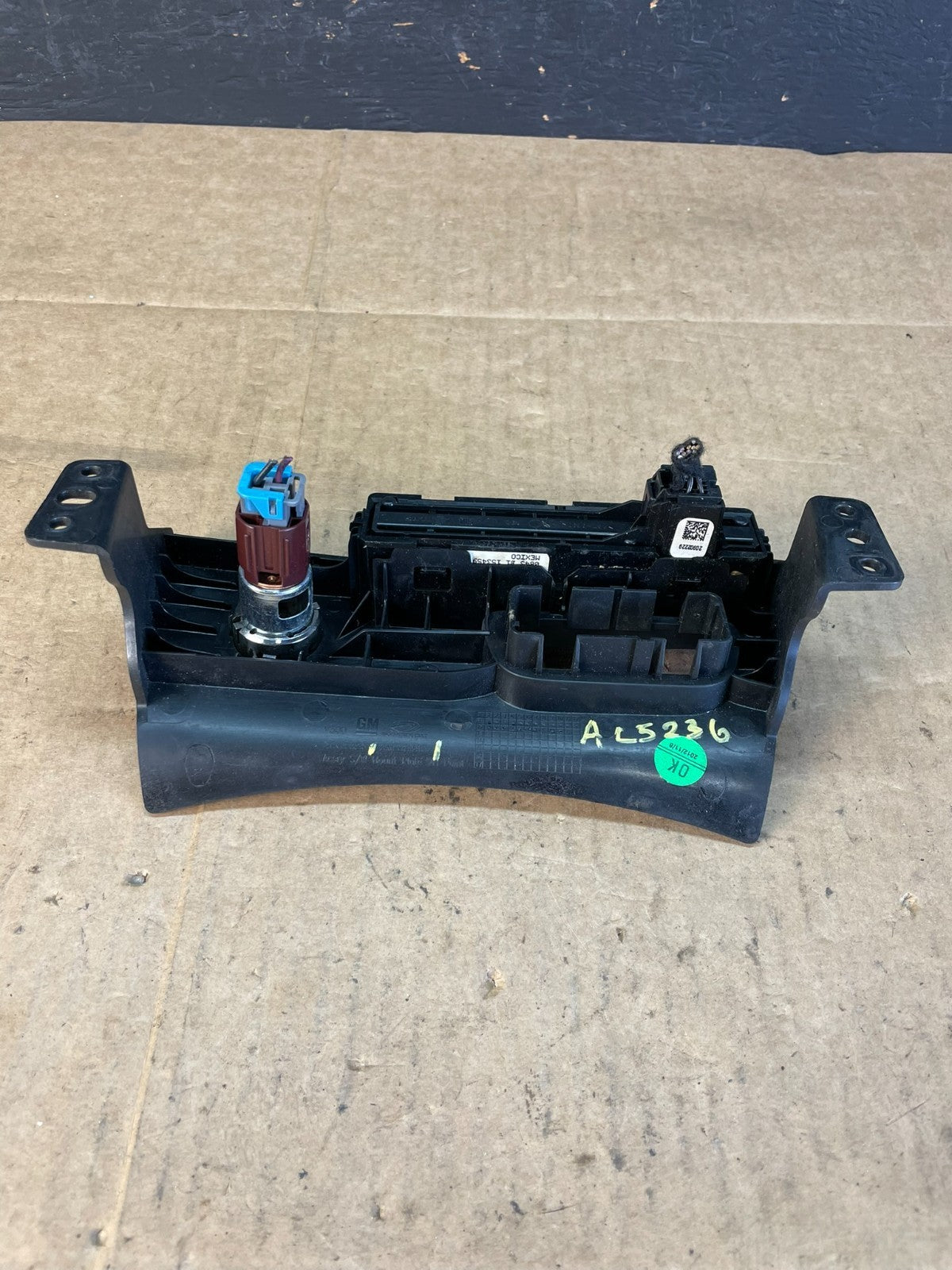 2013-2016 Chevy Malibu Hazard Socket Traction Control Button Panel Trim AC52366