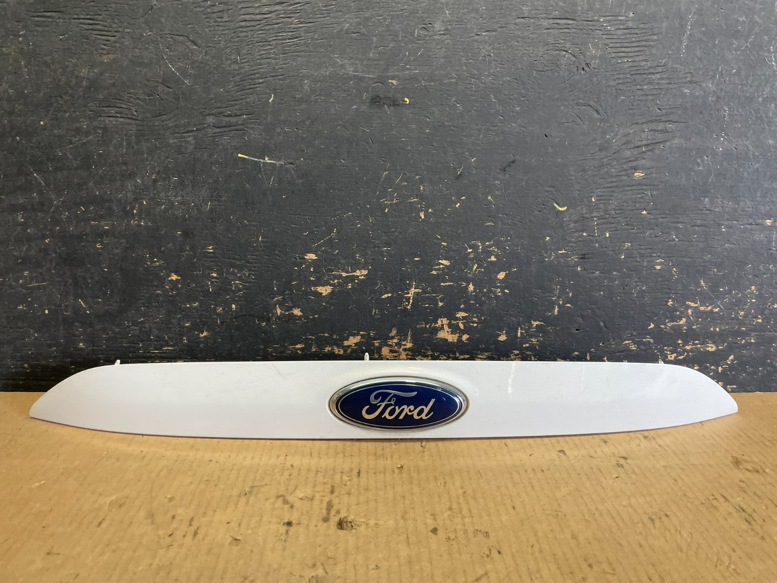 2013 to 2016 Ford Escape Rear Trunk Molding W/O Camera Oem aa5942 DG0