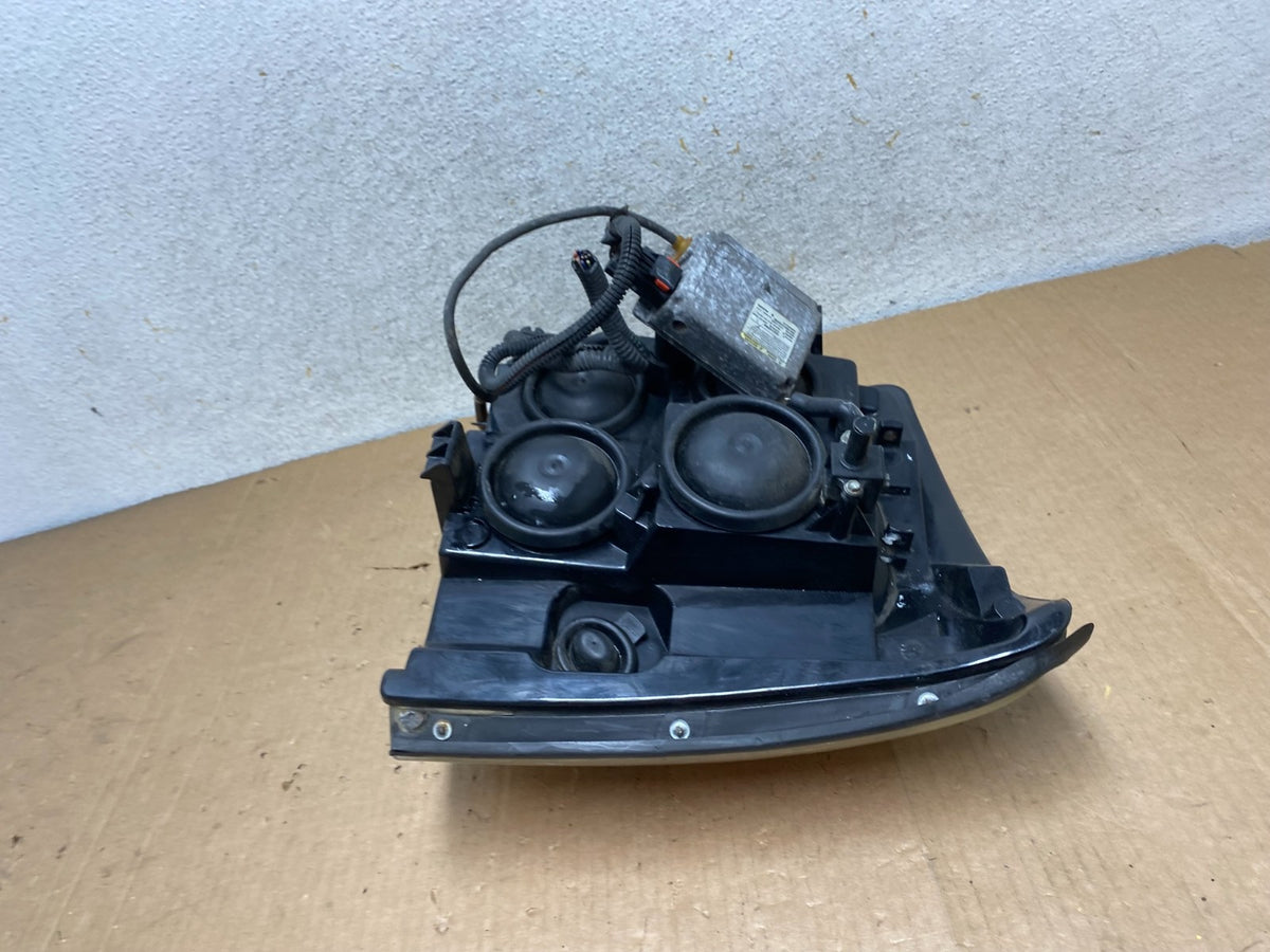 2002-2006 Cadillac Escalade Right Passenger Side Xenon HID Headlight AI89396