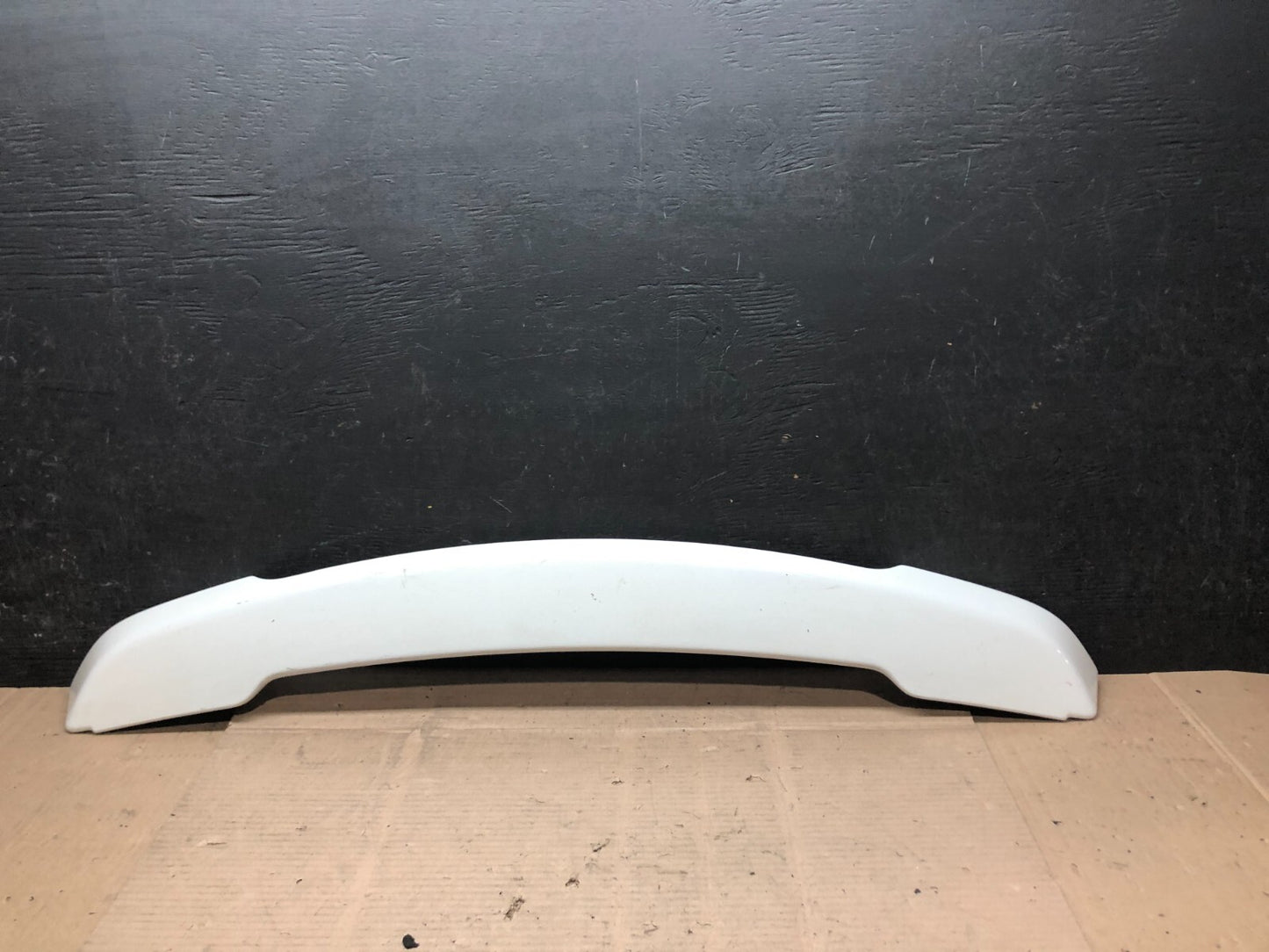 2008 to 2014 Land Rover LR2 Rear Trunk Tail Light Lift Gate Spoiler G7980 DG10