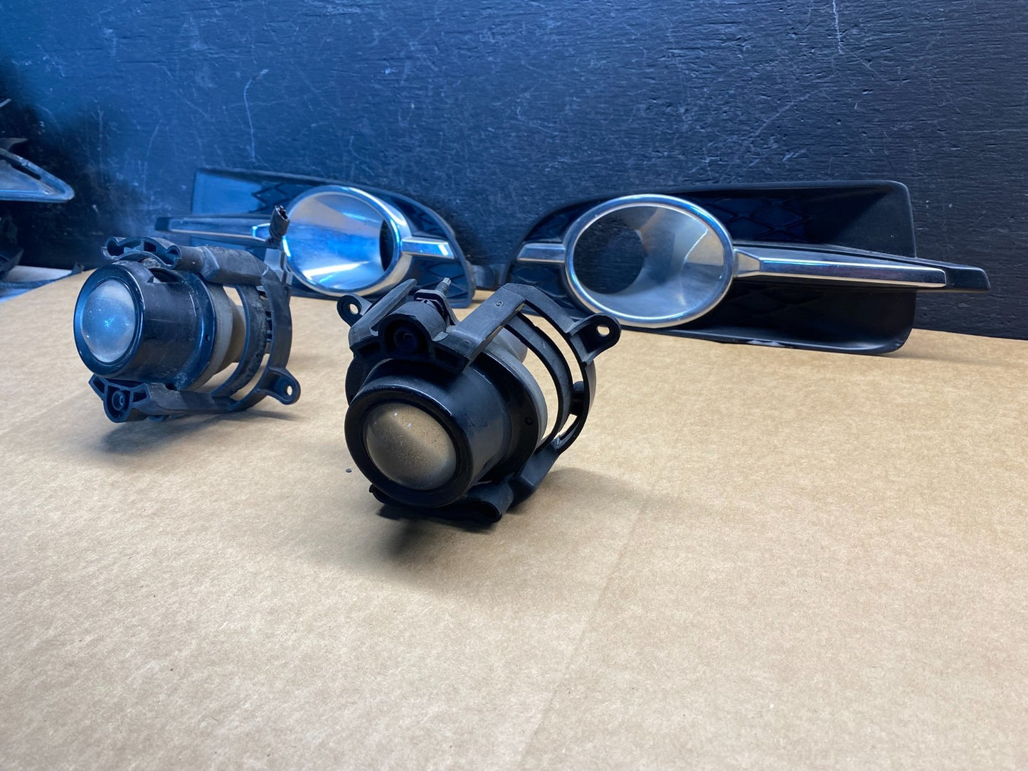 2010 to 2013 Buick Lacrosse Left+Right Set Fog Lights W/Bezel Cover Oe AD7435 DG2