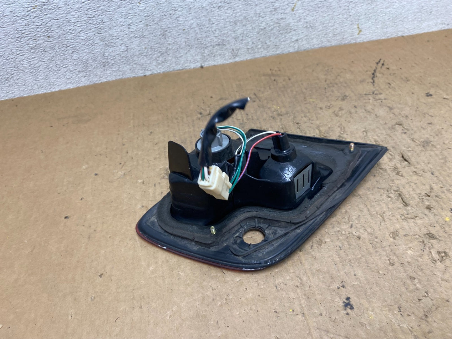 1998-1999 Toyota Avalon Right Passenger RH Side Inner Tail Light OEM Q8781 DW9