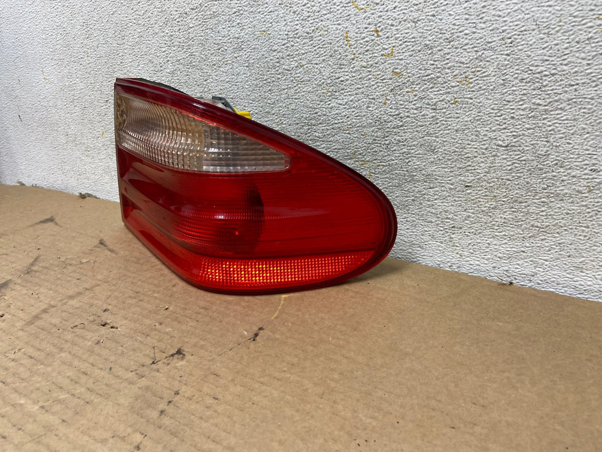 2000-2002 Mercedes-Benz E-CLASS E430 Right Passenger Side Tail Light AH4288 LK2