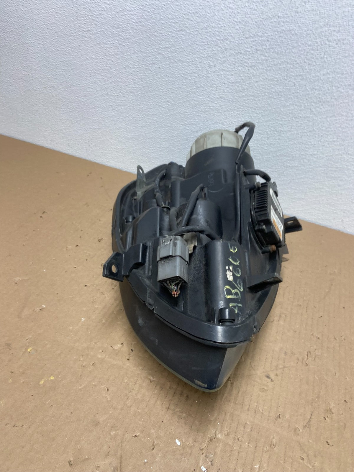 2004 2005 2006 Nissan Maxima Right Passenger Side Headlight Xenon HID AB6606 DW8