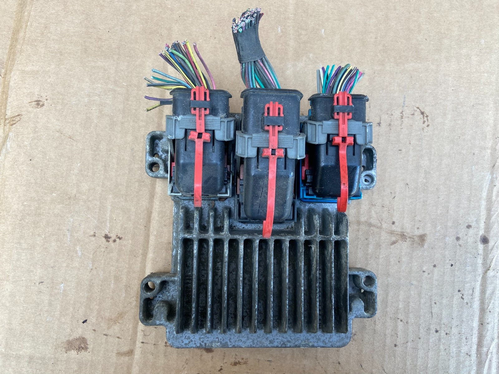 2004 to 2006 Chevrolet Colorado Engine Motor Brain Box ECU ECM AD2866 DW0