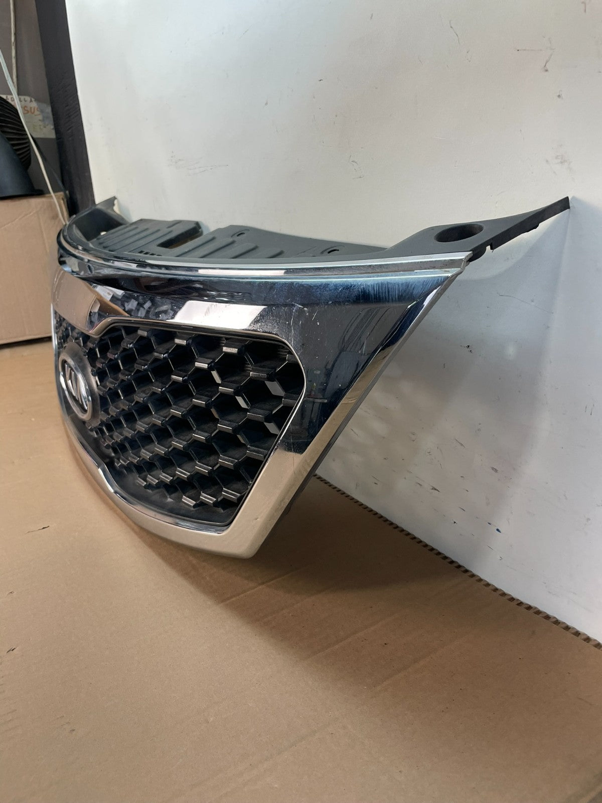 2011 2012 2013 Kia Sorento Front Upper Grill Grille AH8563 DG1