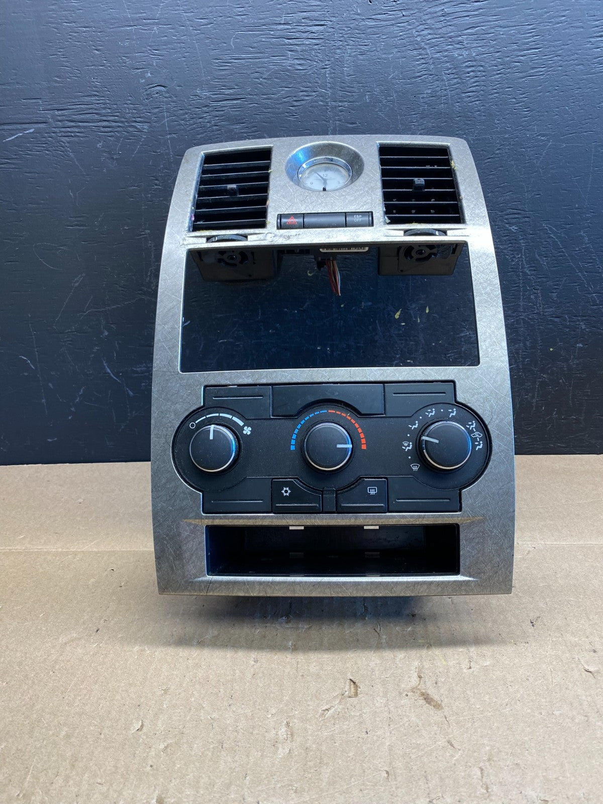 2005 to 2007 Chrysler 300 Dash Heater A/C Climate Control Radio Panel ac6355 DG0