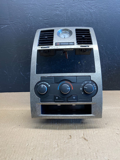 2005 to 2007 Chrysler 300 Dash Heater A/C Climate Control Radio Panel ac6355 DG0
