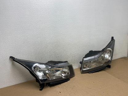 2011 to 2015 Chevrolet Cruze Halogen Left+Right Set Headlights AG5768 DW2