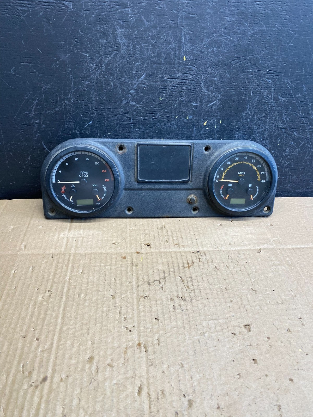 2011 Mack LE Instrument Panel Cluster AC95590