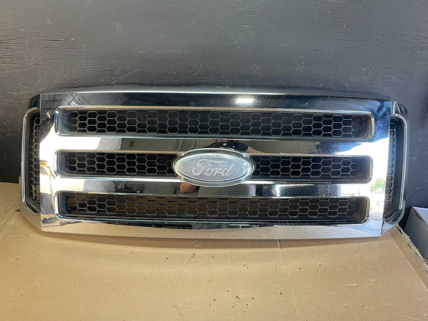 2005 - 2007 Ford Super Duty F250 Front Upper Grill Grille Aftermarket AE3595 DG0