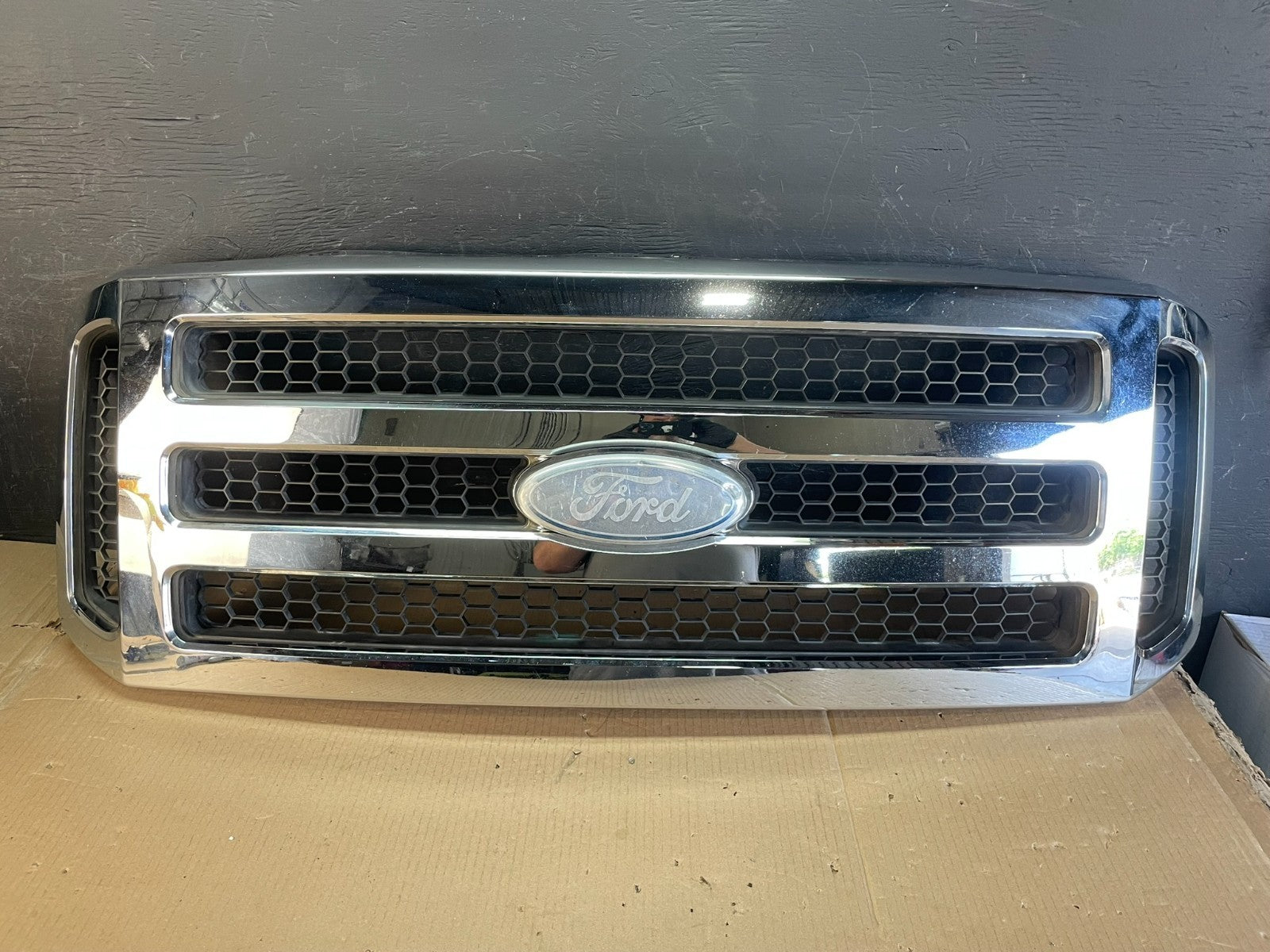 2005 - 2007 Ford Super Duty F250 Front Upper Grill Grille Aftermarket AE3595 DG0