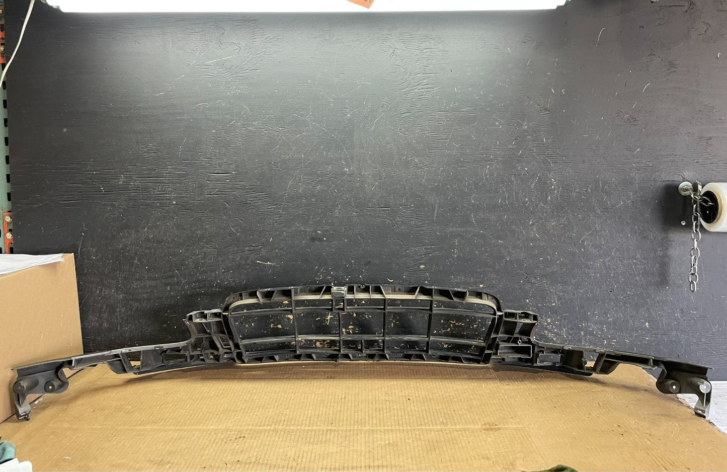 2009 2010 2011 Audi A6 Front Bumper Grille Bracket Retainer aa9194 DG3