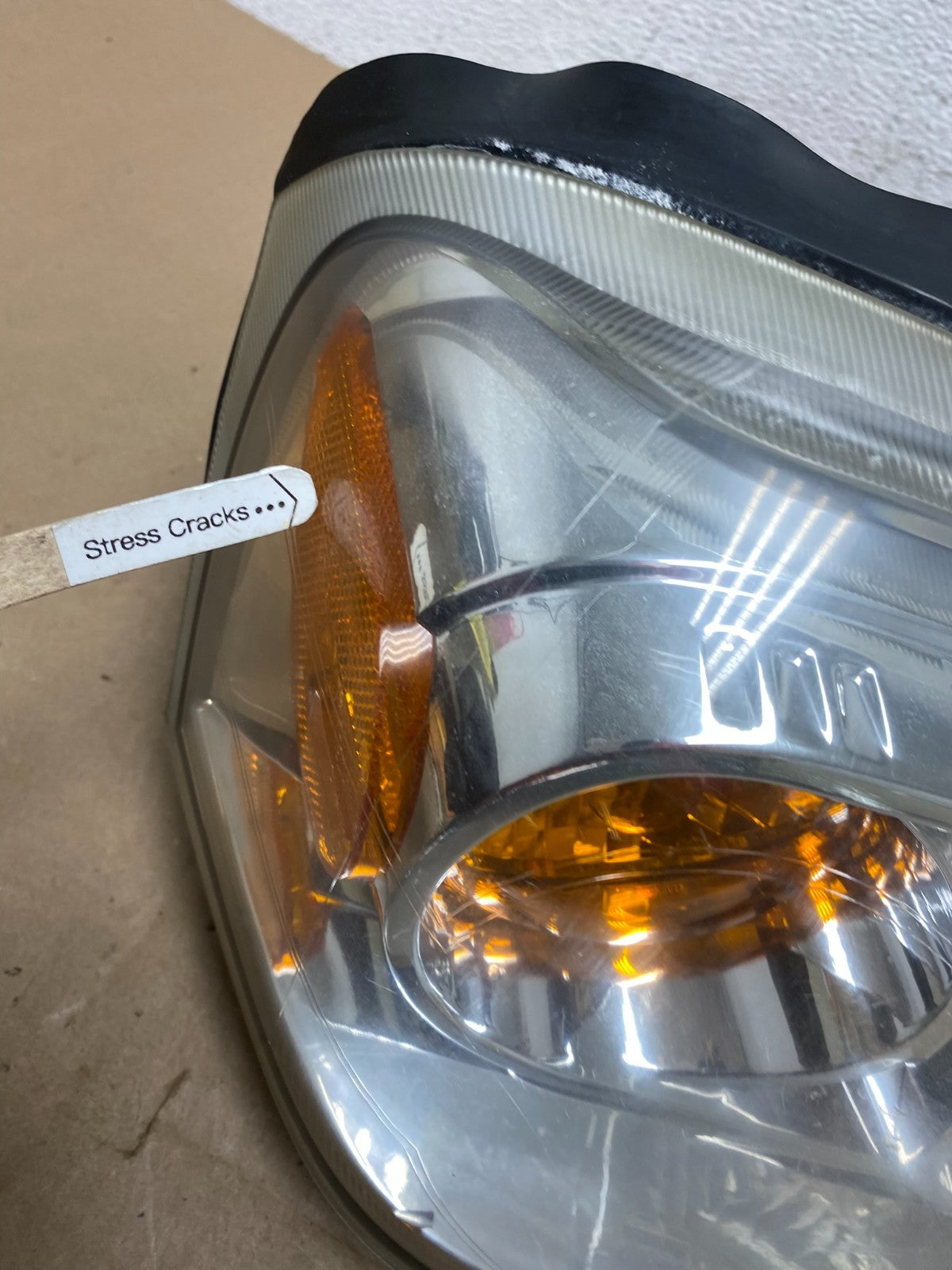 2006 to 2007 Saturn Vue Headlight Right Passenger Side Halogen AE6138 DW4
