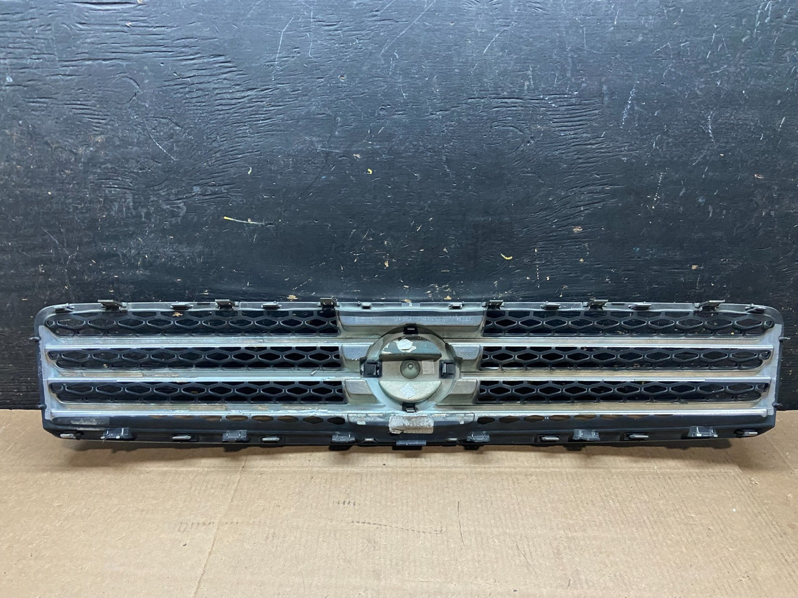 2009 to 2011 Nissan Maxima Front Upper Grill Grille 62070-9N00A Y9424 DG4