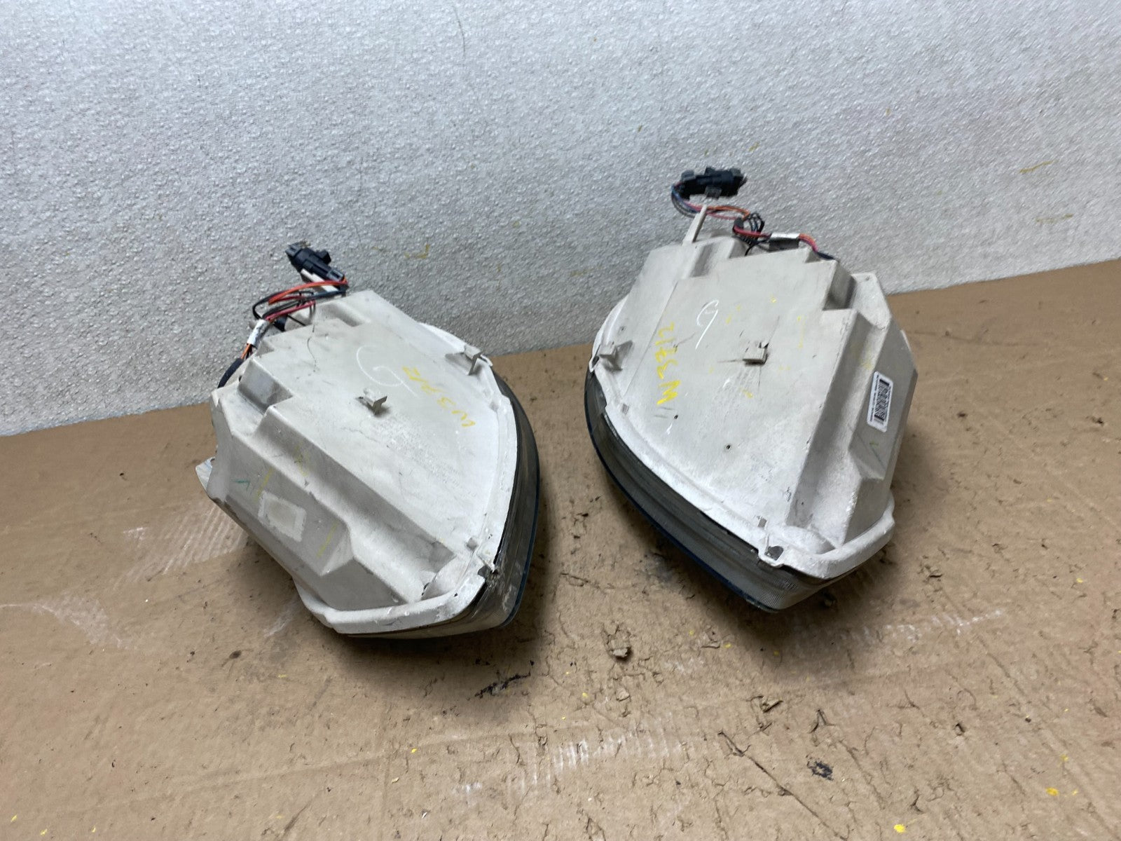 2005 - 2010 Chevrolet Cobalt Sedan Left+Right Headlights W3712 DW16