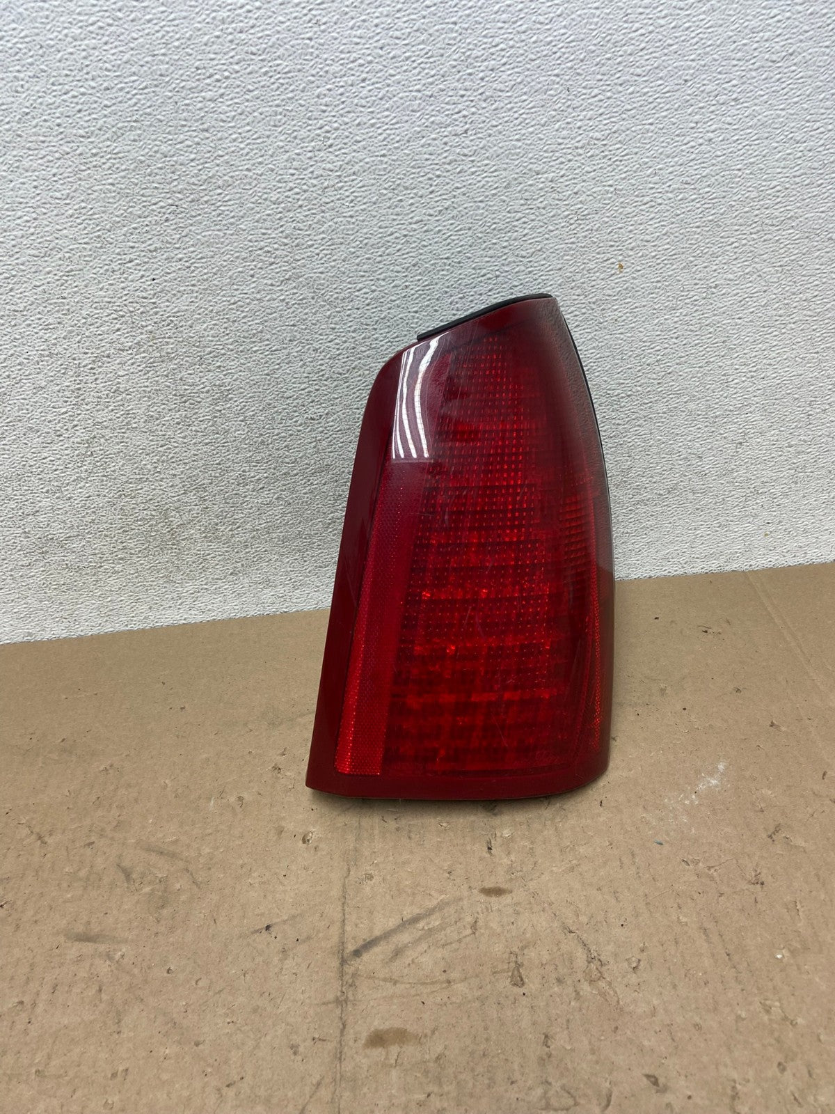 2000 to 2005 Cadillac Deville Right Passenger Rh Side Tail Light AG4913 LK0