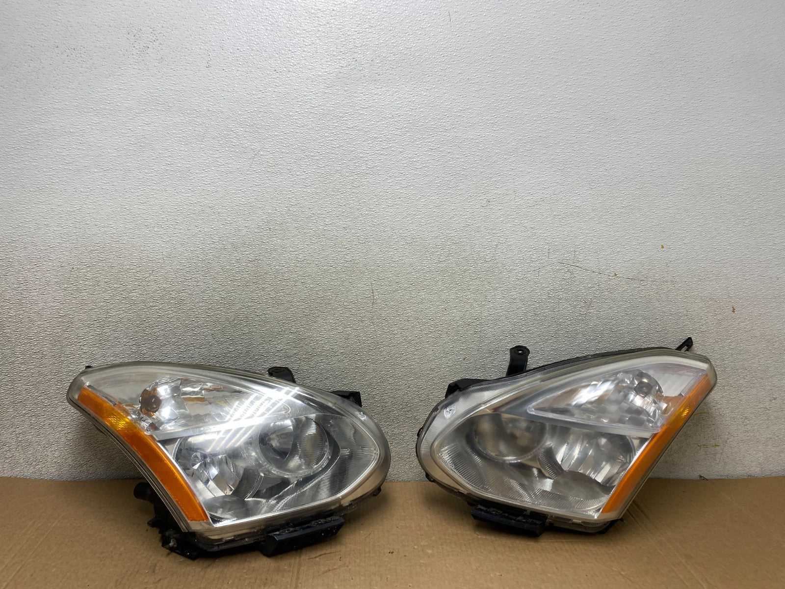 2009-2013 Nissan Rogue Left+Right Side Set Halogen Headlights V1058 DW0