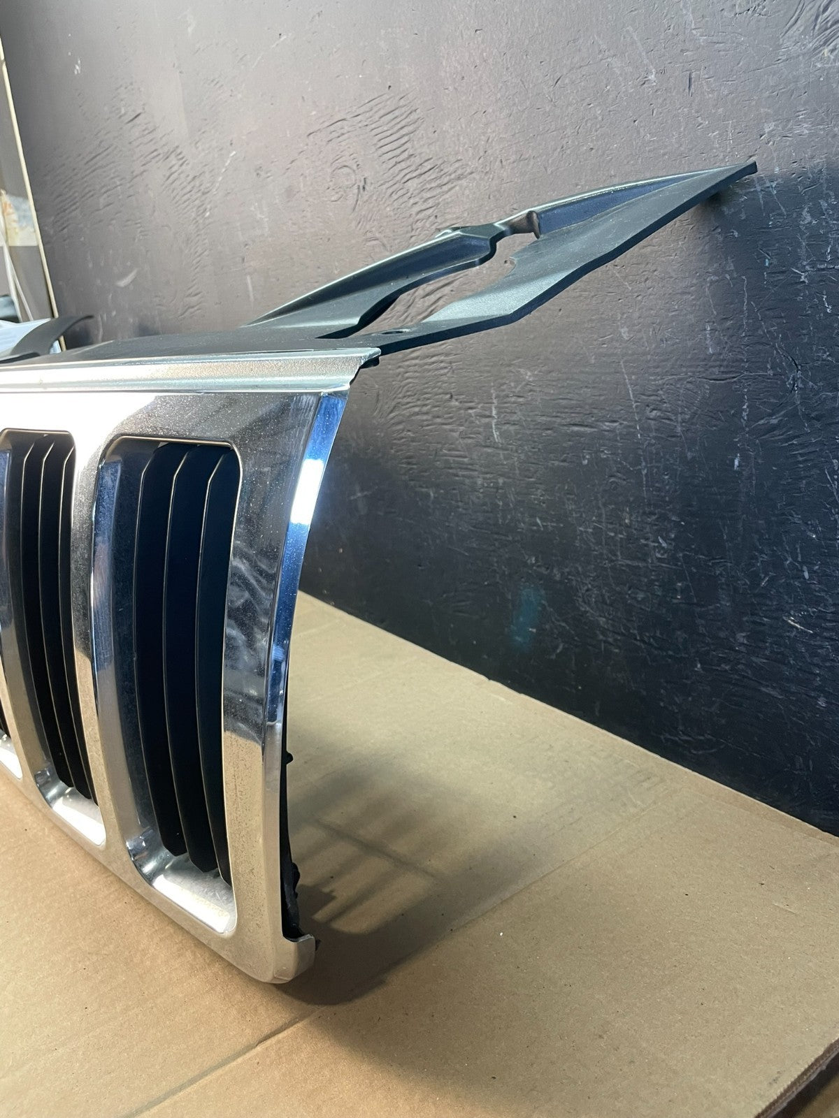 2005 to 2007 Jeep Grand Cherokee Front Upper Grill Grille Aftermarket AC2169 DG1
