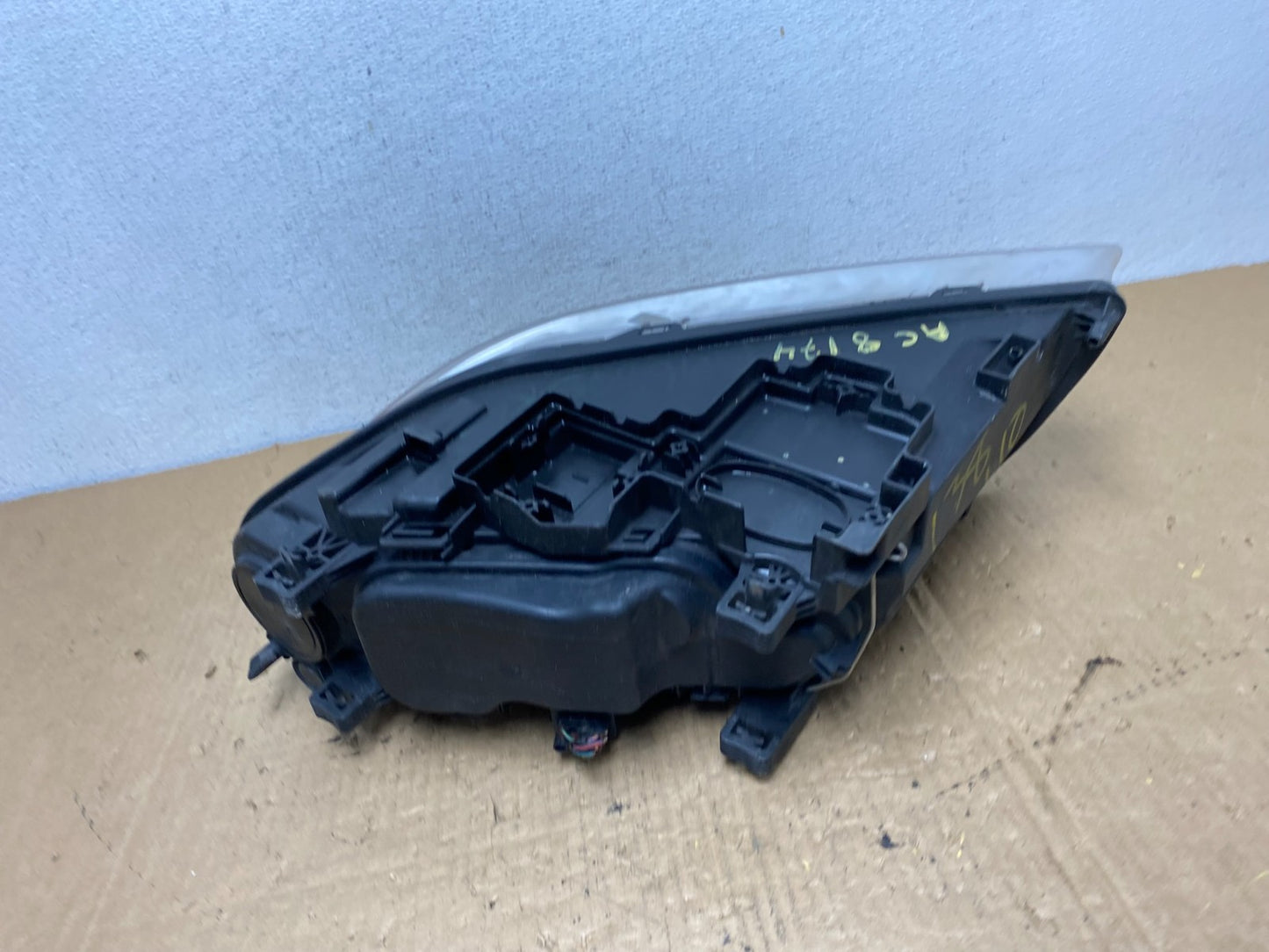 2008 to 2013 Volvo XC70 V70 S80 Right Passenger Side Halogen Headlight AC8174 DW5