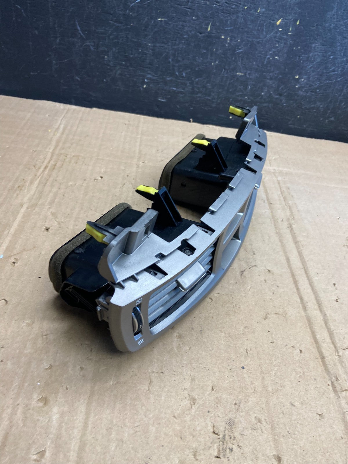 2011 to 2012 Toyota Avalon Center Console Dashboard Air Vent AD7196 DG1